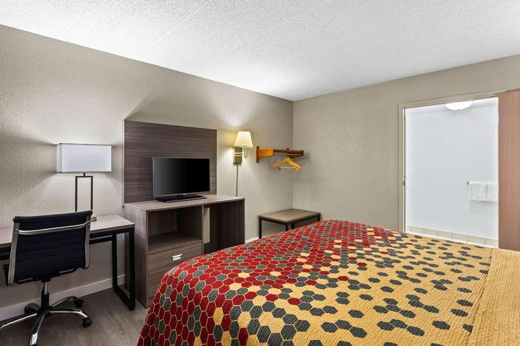 Econo Lodge Уиллоубрук Номер фото