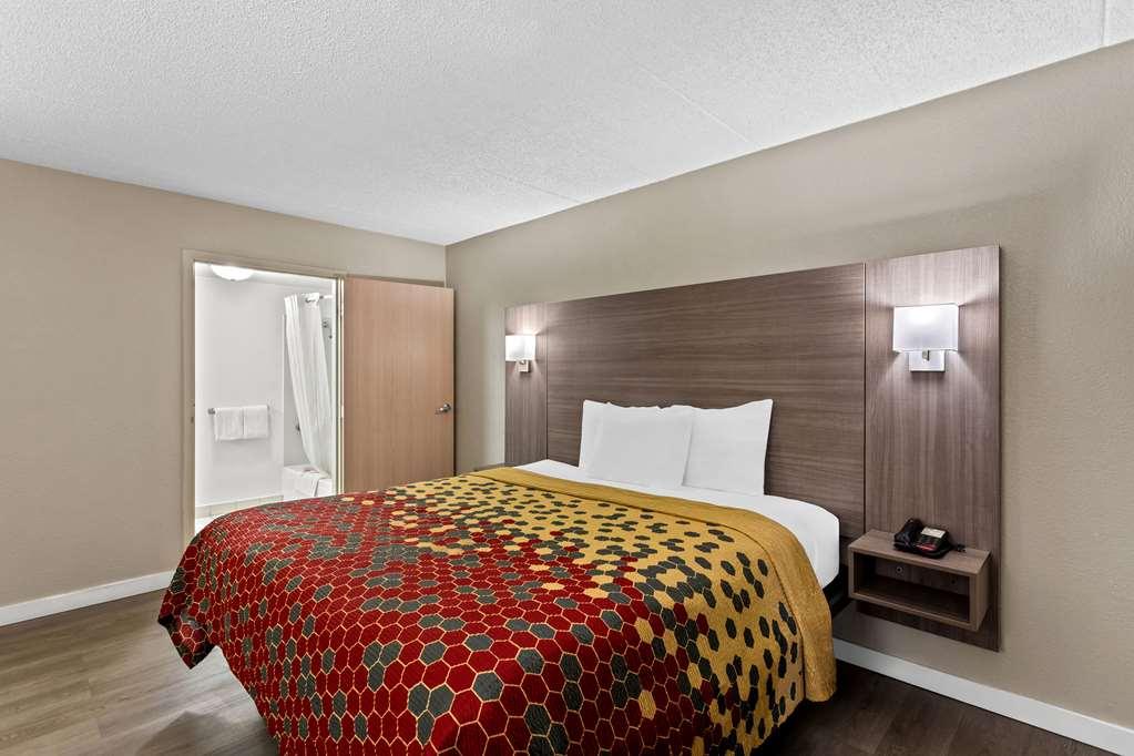 Econo Lodge Уиллоубрук Номер фото