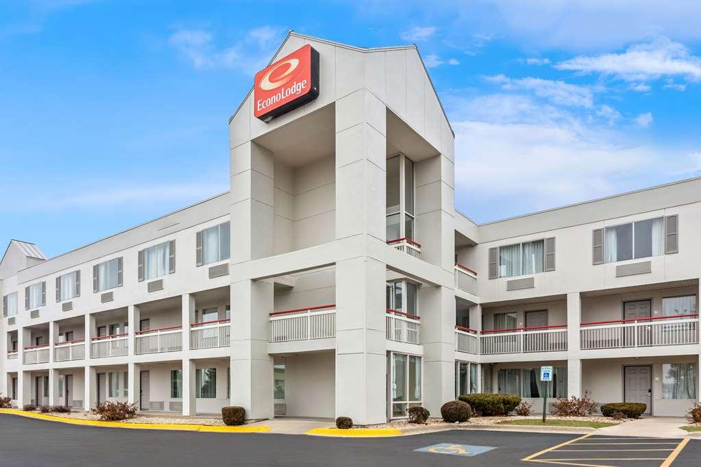 Econo Lodge Уиллоубрук Экстерьер фото