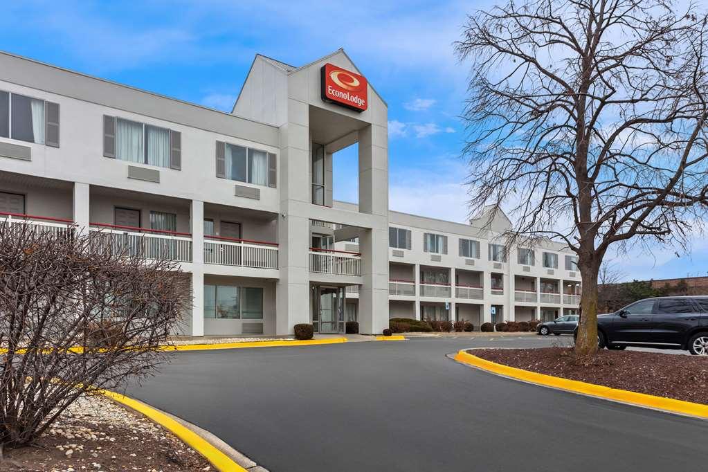 Econo Lodge Уиллоубрук Экстерьер фото